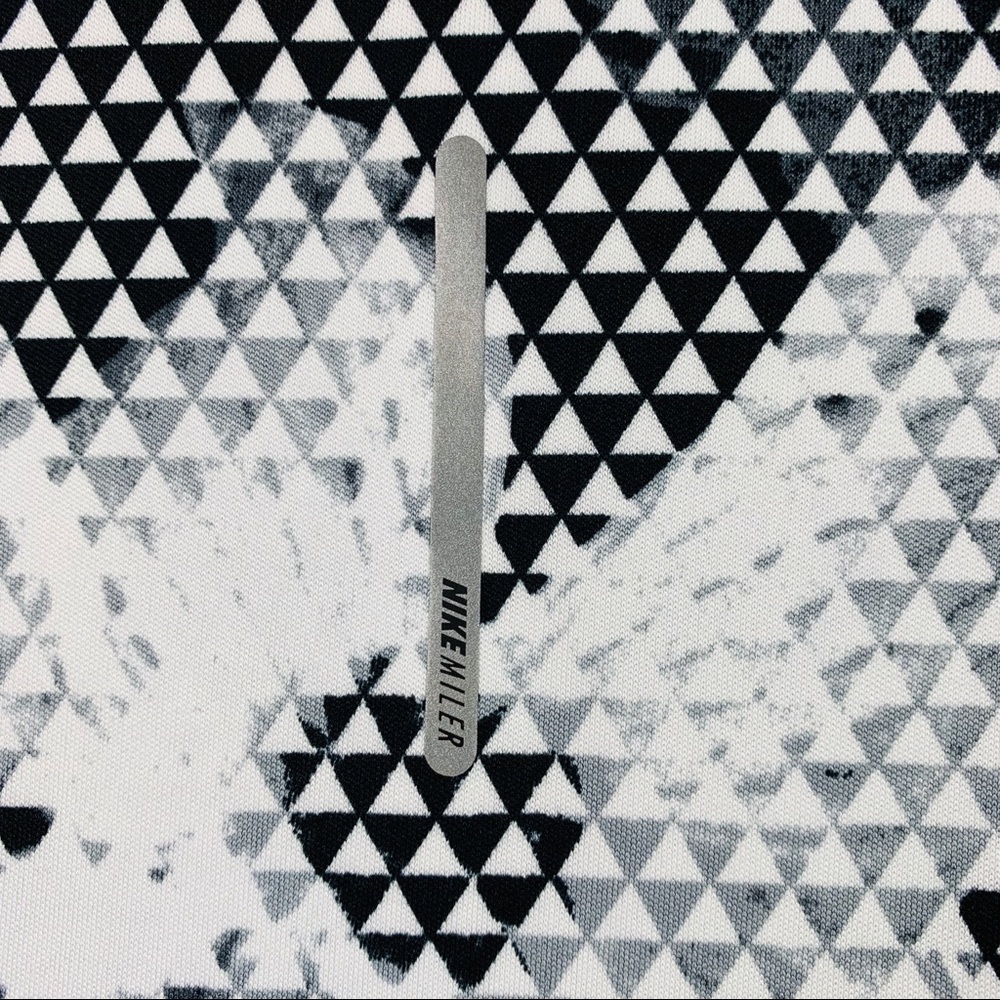 Nike running women’s top size medium black white - Picture 2 of 5